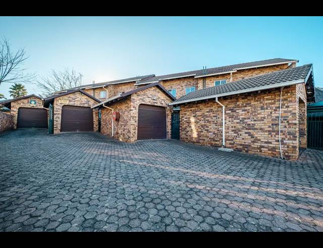 2 BEDROOM TOWNHOUSE FOR SALE IN LINDHAVEN